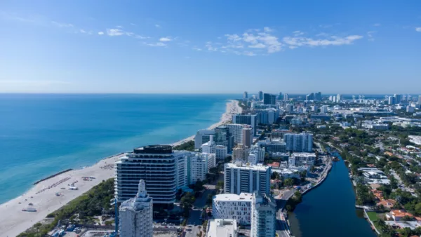 Conoce cómo comprar propiedades en Miami y Orlando